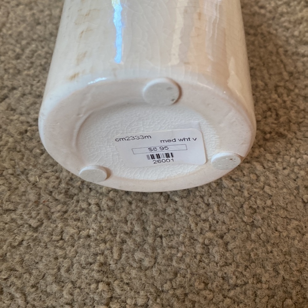 Elegant White Ceramic Vases - Picture 3 of 7